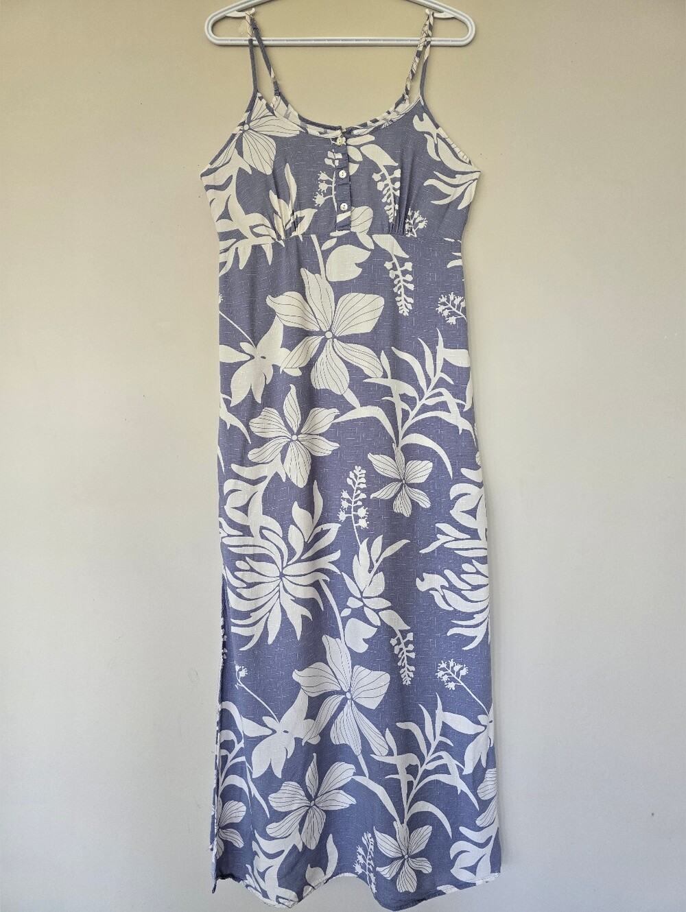 KIWI & PUNCH Women’s SIZE SMALL Floral Maxi Dress - chambray Blue & White.